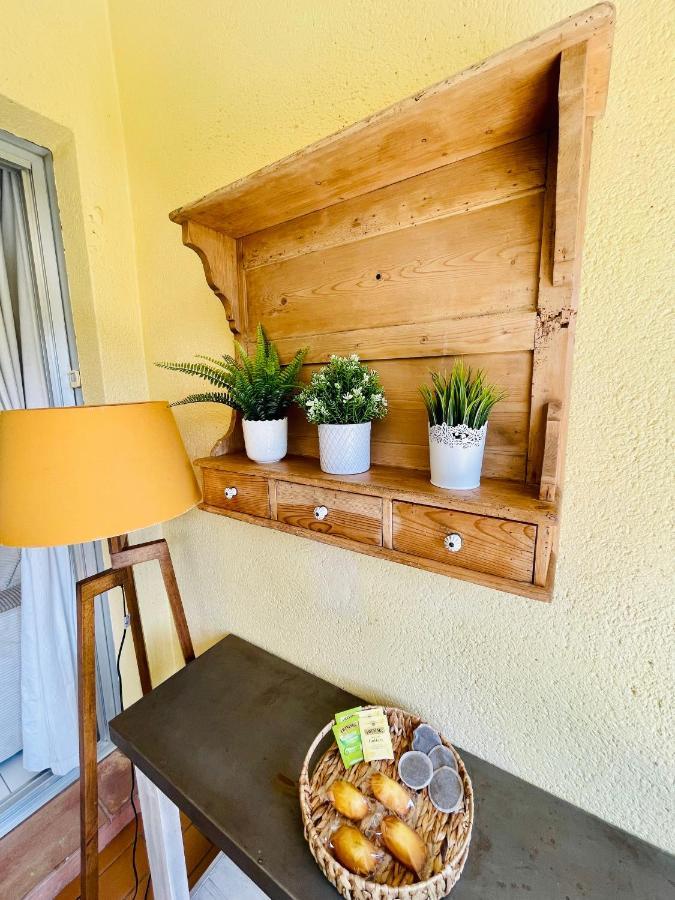 Bel Appartement Avec Mezzanine, Vue Mer Et Piscine Cogolin Exterior foto