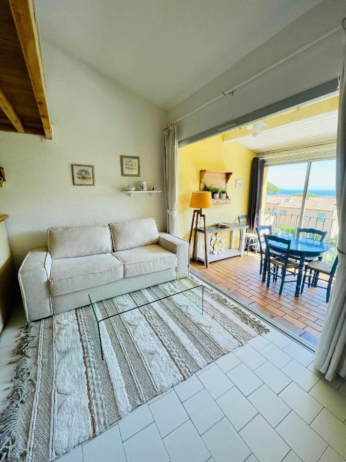 Bel Appartement Avec Mezzanine, Vue Mer Et Piscine Cogolin Exterior foto