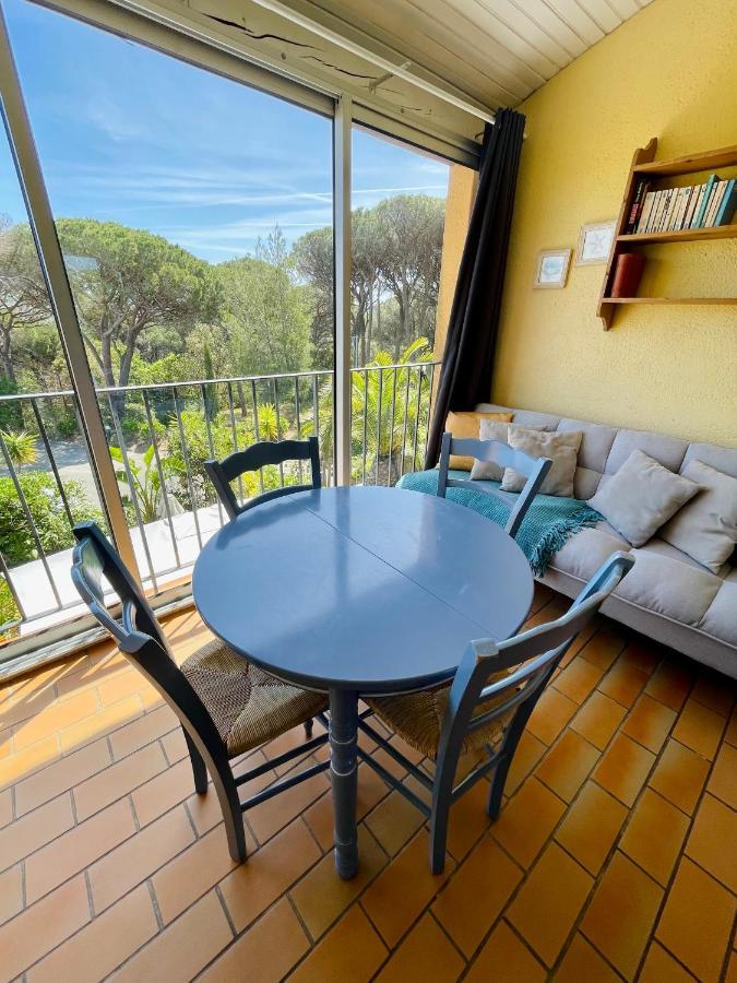 Bel Appartement Avec Mezzanine, Vue Mer Et Piscine Cogolin Exterior foto