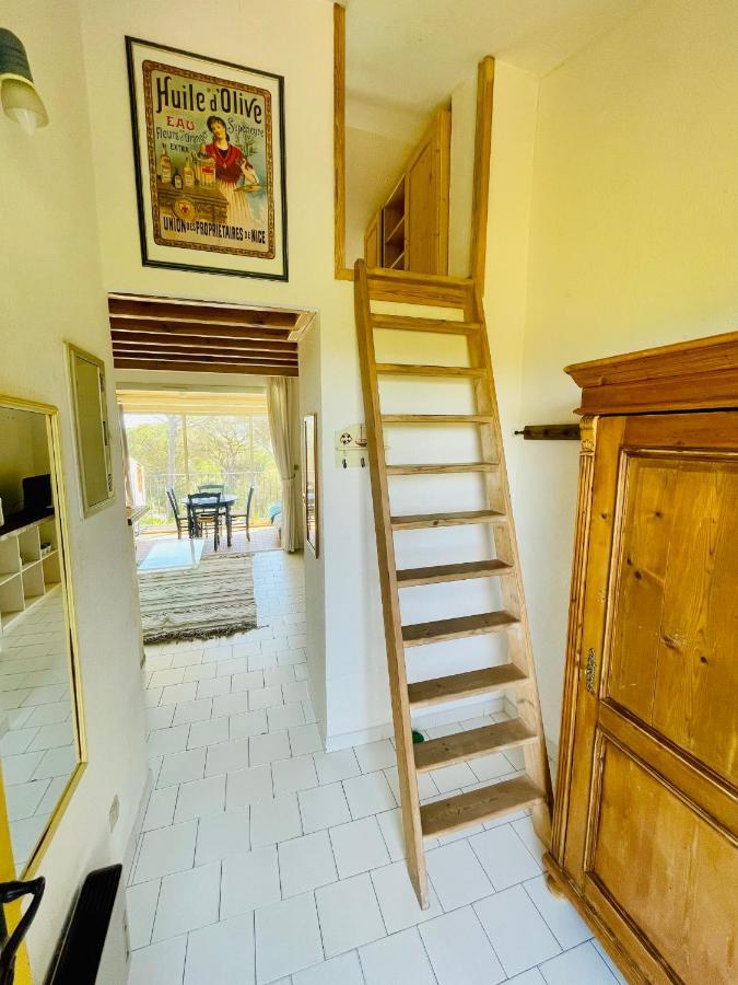 Bel Appartement Avec Mezzanine, Vue Mer Et Piscine Cogolin Exterior foto