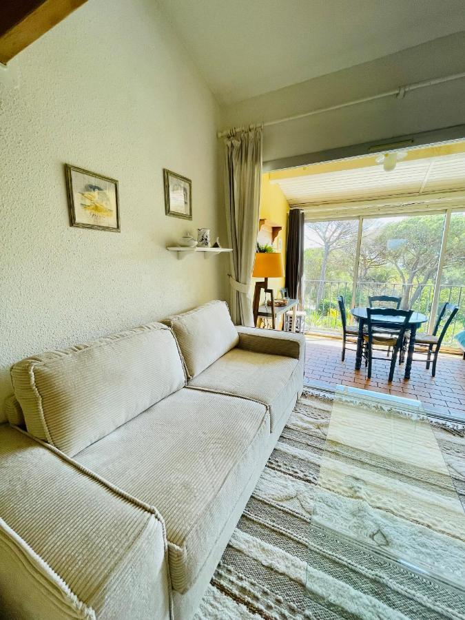 Bel Appartement Avec Mezzanine, Vue Mer Et Piscine Cogolin Exterior foto