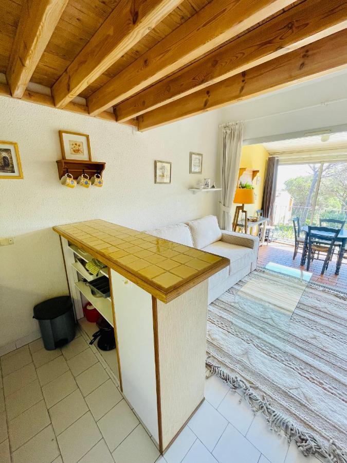 Bel Appartement Avec Mezzanine, Vue Mer Et Piscine Cogolin Exterior foto