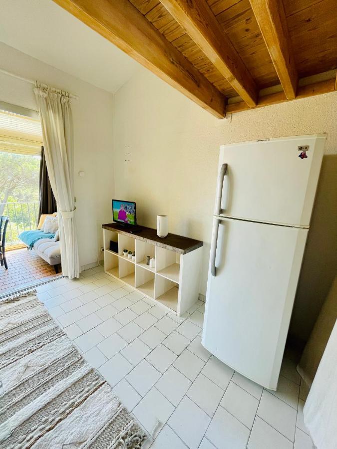 Bel Appartement Avec Mezzanine, Vue Mer Et Piscine Cogolin Exterior foto