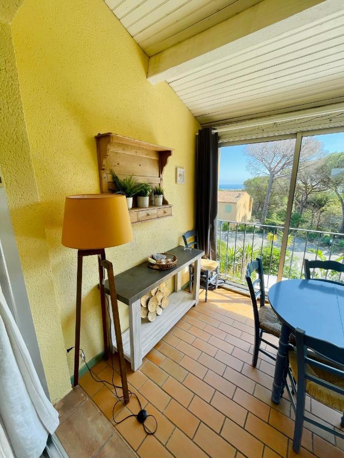 Bel Appartement Avec Mezzanine, Vue Mer Et Piscine Cogolin Exterior foto